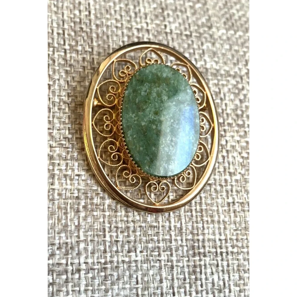 Vintage Gold Tone Green Stone Brooch Signed Fine Heart Filigree Estate Piece